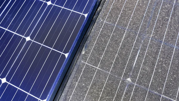 Impianto Fotovoltaico Contaminato Con Polline Pulizia Con Acqua Prima Dopo — Foto Stock