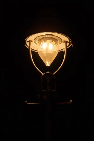 Zářící Plynová Lampa Silnici Noci — Stock fotografie