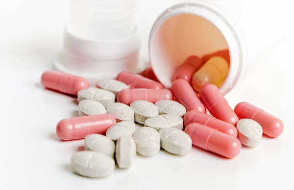 Pillen Capsules Een Pot Een Witte Achtergrond — Stockfoto