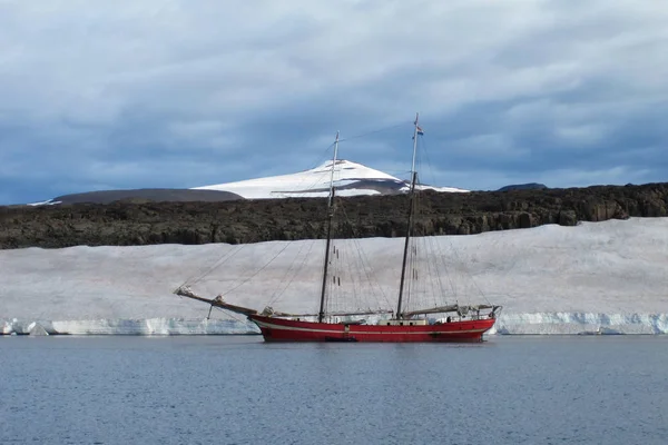 Tallship Der Küste Spitzbergen — Stockfoto