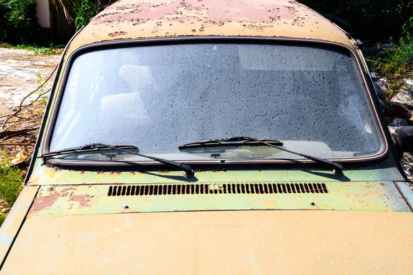 Старый Автомобиль Лесу — стоковое фото