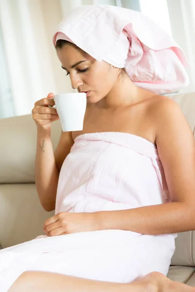 Retrato Mujer Toalla — Foto de Stock