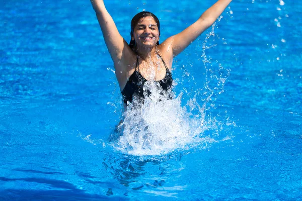 Gelukkig Meisje Zwembad — Stockfoto