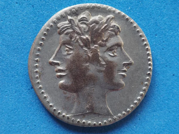 Starożytna Moneta Rzymska Bogiem Janusem Bifronami — Zdjęcie stockowe