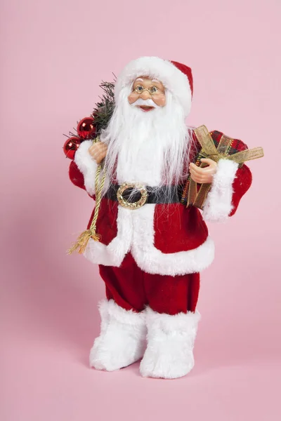 Una Figura Santa Claus Felpa Sobre Fondo Rosa Armonía Del — Foto de Stock