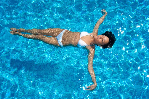 Chica Relajarse Una Piscina — Foto de Stock