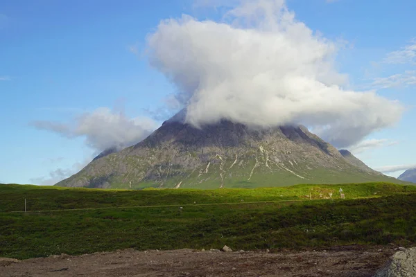 Mgła Chmury Nad Górami Scotland Jest Pełna Pięknych Krajobrazów Gdzie — Zdjęcie stockowe