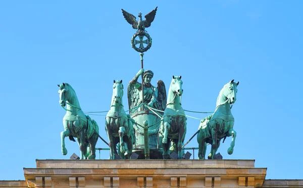 Квадрига Стоїть Бранденбурзькій Брамі Берліні — стокове фото