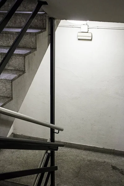 駐車場への階段アクセス 人々のためのアクセスの詳細 — ストック写真