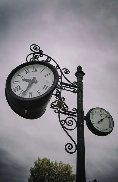 Oude Klok Een Stad Detail Van Tijd Informatie — Stockfoto