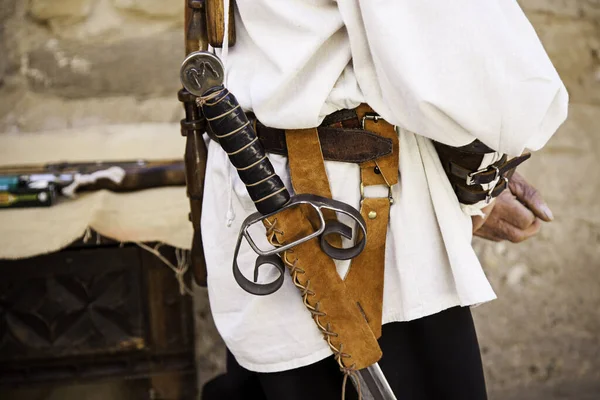 中世纪战争骑士中的古老之剑 武器与死亡的细节 — 图库照片