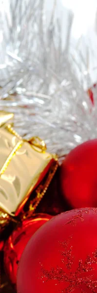 Feliz Navidad Año Nuevo Regalos Cajas Oro Bolas Navidad Rojas —  Fotos de Stock