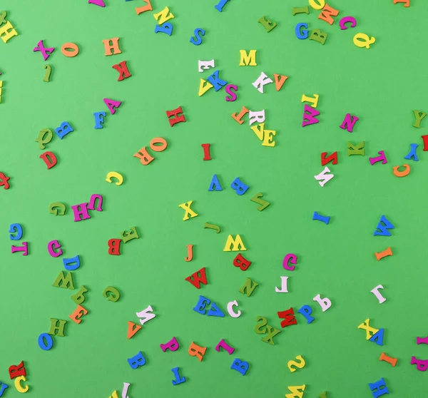 Piccole Lettere Multicolori Legno Dell Alfabeto Inglese Sono Sparse Uno — Foto Stock