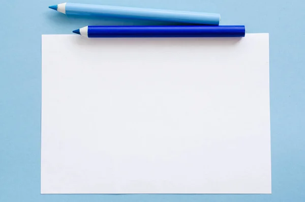 Mavi Kalem Kağıt Beyaz Boş Sayfa Mock Kopya Alanı Düz — Stok fotoğraf