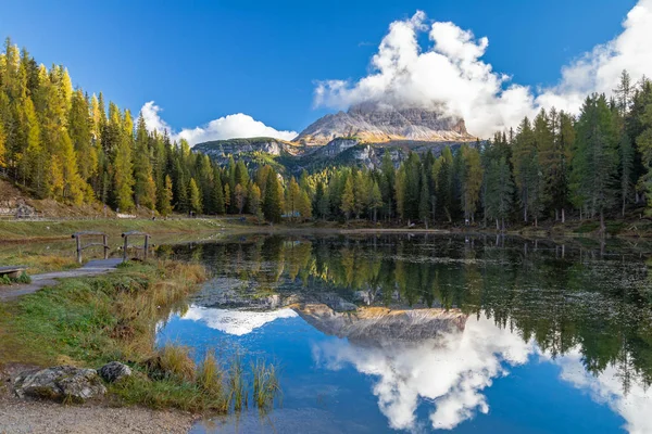 Manhã Outono Lago Antorno Sob Três Picos Dolomitas Tirol Sul — Fotografia de Stock