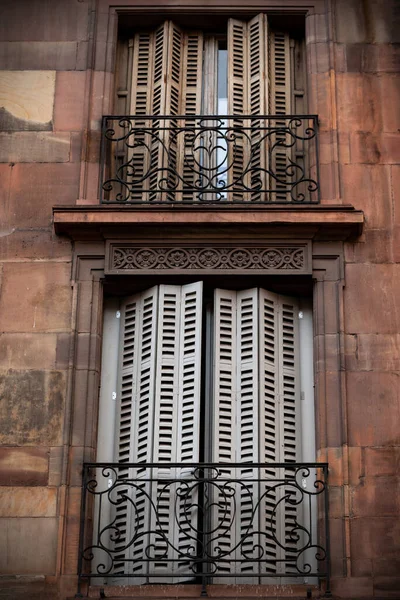 Dwa Stare Okna Balkonie — Zdjęcie stockowe