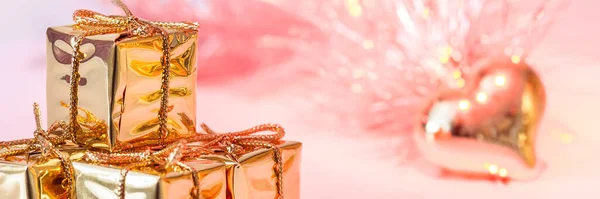Καλά Χριστούγεννα Πρωτοχρονιά Δώρα Χρυσά Κουτιά Και Μια Χρυσή Καρδιά — Φωτογραφία Αρχείου