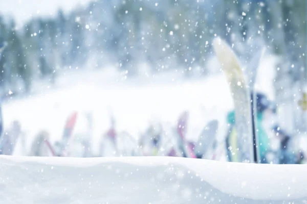 Snow Hill Háttérhez Képest Sok Ski Ski Tócsa — Stock Fotó
