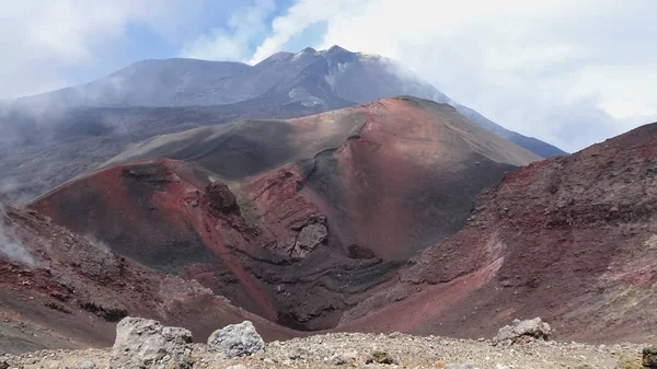 Vista Cráter Etna Italia Con Tierra Negra Roja —  Fotos de Stock