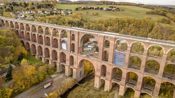 德国最大的砖桥在 Netzschkau Vogtland Goeltzschtalbruecke 的鸟图 — 图库照片