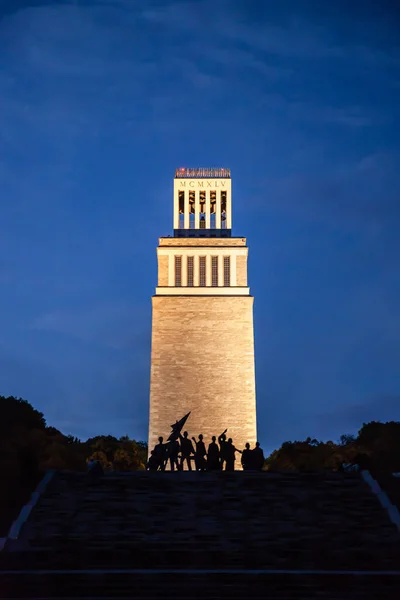 Weimar Germany Buchenwald Memorial Belfry Profile Group Figures Night — 图库照片