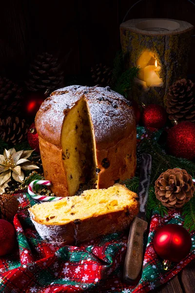 Delicious Genuine Italian Mum Christmas Panettone — Stock Photo, Image