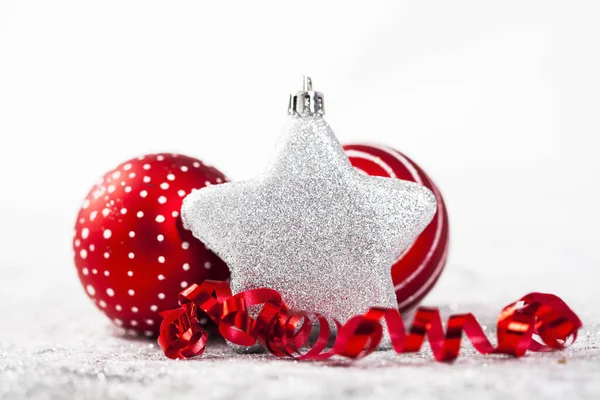 Bugigangas Natal Vermelho Isolado Branco — Fotografia de Stock