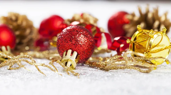Κόκκινο Διακοσμήσεις Χριστουγέννων Που Απομονώνονται Λευκό — Φωτογραφία Αρχείου