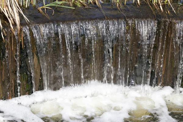 Hermosa Cascada Sobre Fondo Naturaleza — Foto de Stock