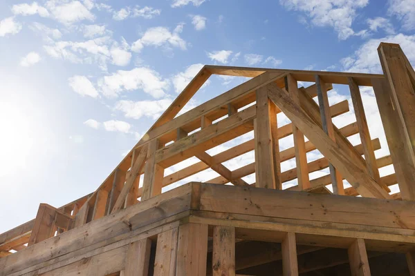 Construção Uma Nova Casa Quadro Onde Quadro Feito Troncos Madeira — Fotografia de Stock