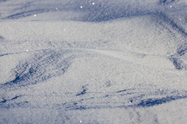 Nieve Cayendo Temporada Invierno Profundas Nevadas Son Iluminadas Por Sol —  Fotos de Stock