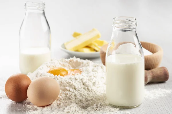 Ingrédients Pour Pâte Pâtisserie Sur Table Bois Fermer Sur Lait — Photo