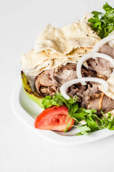 Tradycyjne Tureckie Jedzenie Lavash Kebab Talerzu — Zdjęcie stockowe