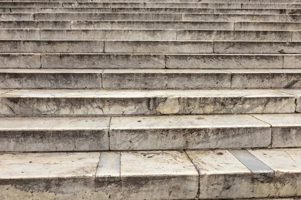 Заделывают Древние Мраморные Лестницы — стоковое фото