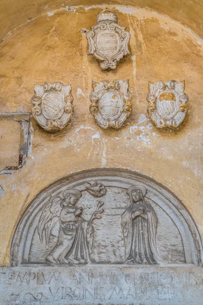 Velha Placa Representando Anjo Santa Maria Parede Uma Igreja Cidade — Fotografia de Stock