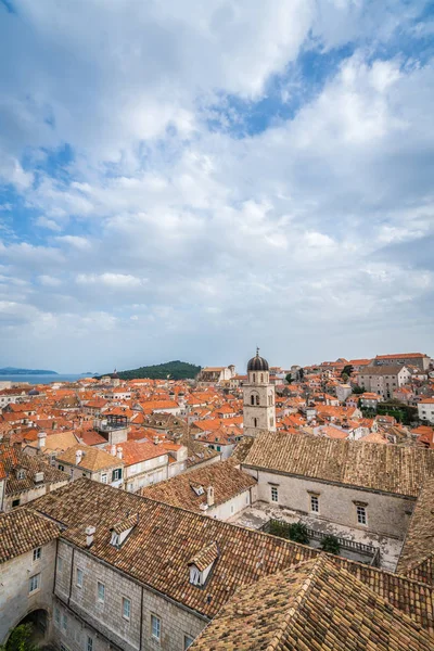 Torre Sino Igreja Telhados Casas Antigas Dubrovnik Vista Partir Das — Fotografia de Stock