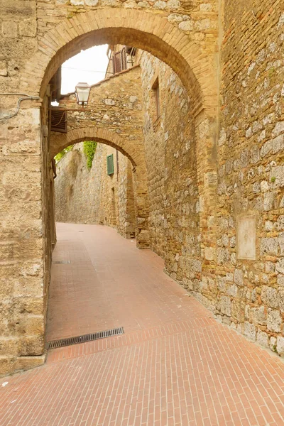 Boş Sokak Taş San Gimignano Için Yapılan Kemerler Toskana Talya — Stok fotoğraf
