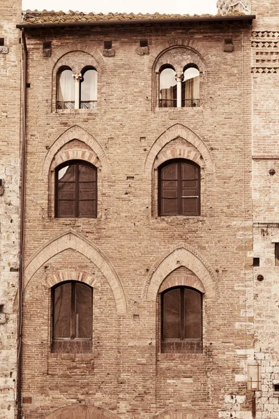 圣吉米尼亚诺老石屋的特写镜头视图 意大利托斯卡纳 编辑为复古照片 — 图库照片