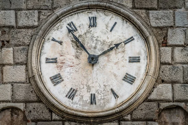 Close Zegara Elewacji Wieży Placu Broni Old Town Kotor Czarnogórze — Zdjęcie stockowe