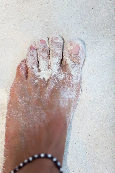 Ayağını Kuma Koy — Stok fotoğraf