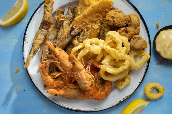 Close Rustic Italian Fried Seafood Fritto Misto — Stok Foto