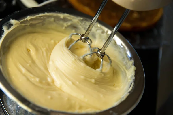 Cocinar Deliciosa Crema Mantequilla —  Fotos de Stock