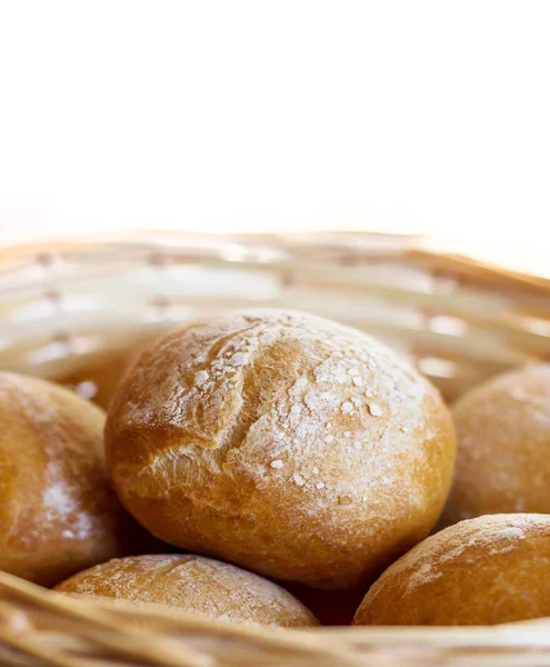 Ekmek Buns Sepet Içinde Taze Ekmek Yapım Ürünleri Masada Sığ — Stok fotoğraf
