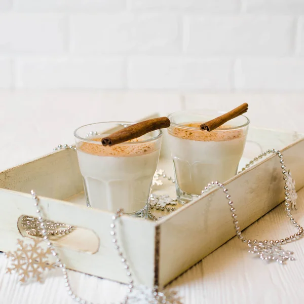 Natale Tradizionale Casalingo Eggnog Biscotti Pan Zenzero Sfondo Bianco Cocktail — Foto Stock