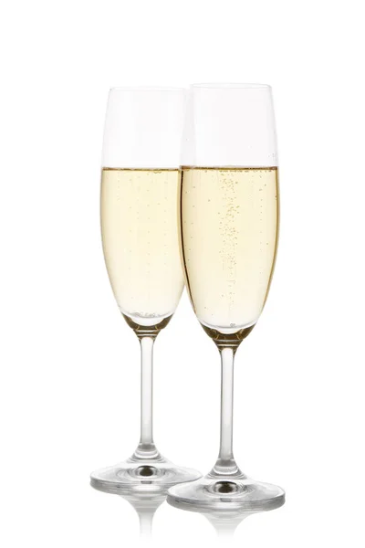 Due Bicchieri Vino Con Champagne Isolato Fondo Bianco Con Riflesso — Foto Stock