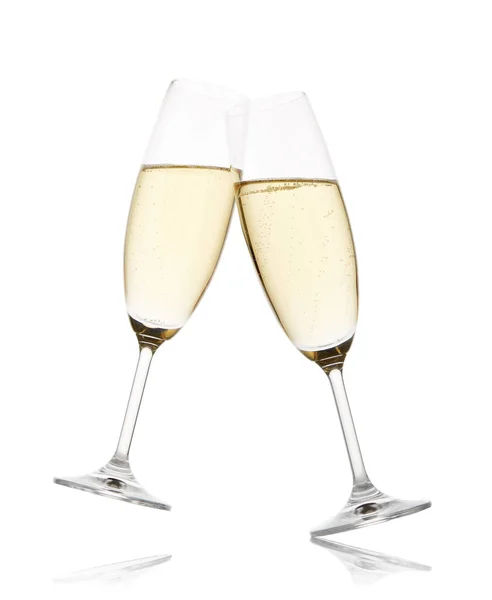 Δύο Ποτήρια Κρασιού Σαμπάνια Απομονωμένη Λευκό Φόντο Αντανάκλαση — Φωτογραφία Αρχείου