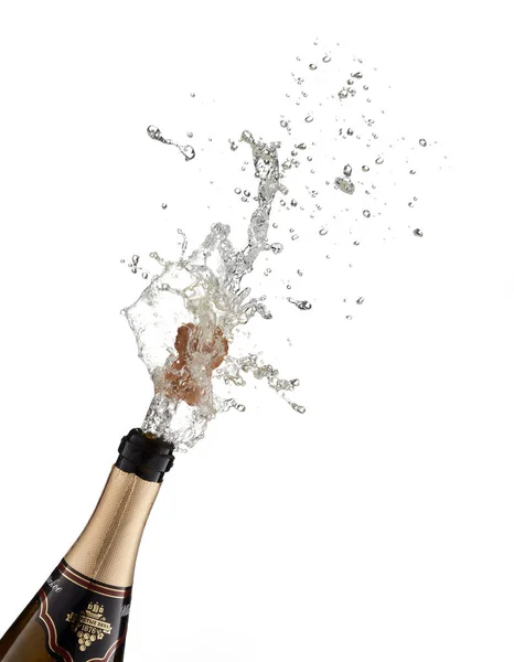 Esplosione Spumante Spruzzante Con Tappo Volante Bottiglia Champagne Fondo Bianco — Foto Stock