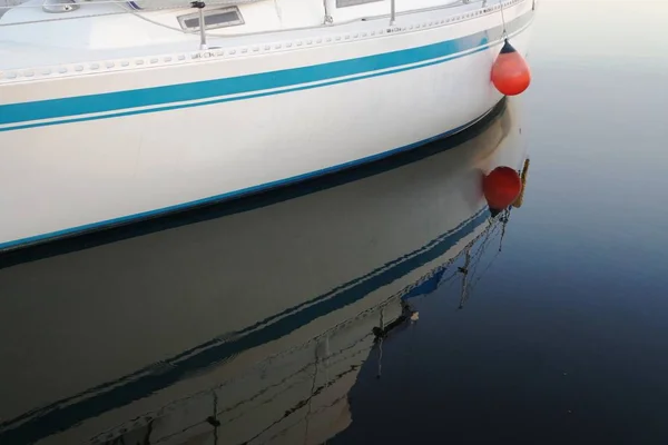 Човен Спокійних Водах — стокове фото