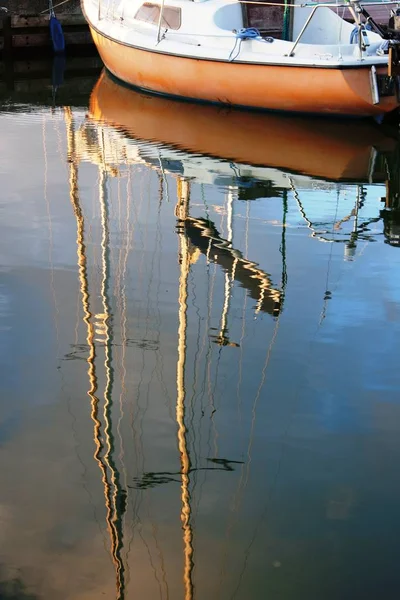 Barco Reflejado Agua — Foto de Stock