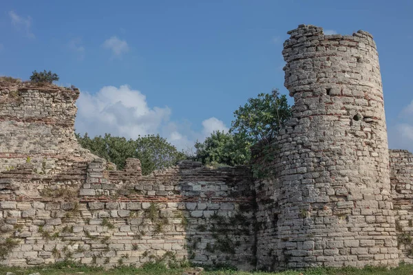 Rovine Delle Mura Costantinopoli Mura Circondavano Città Vecchia Tutti Lati — Foto Stock